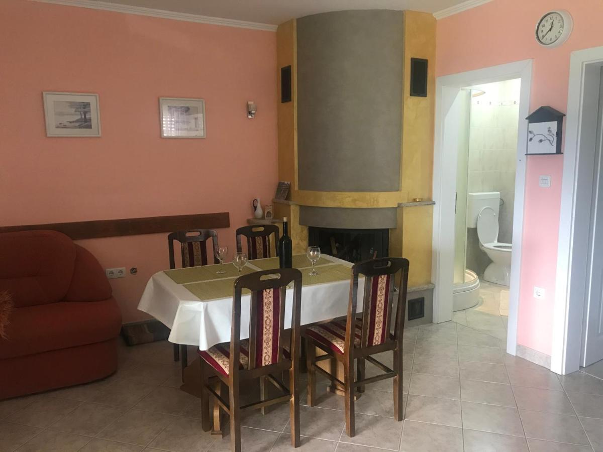 Kuca Za Odmor Magdalena&V Apartment คาปรินา ภายนอก รูปภาพ