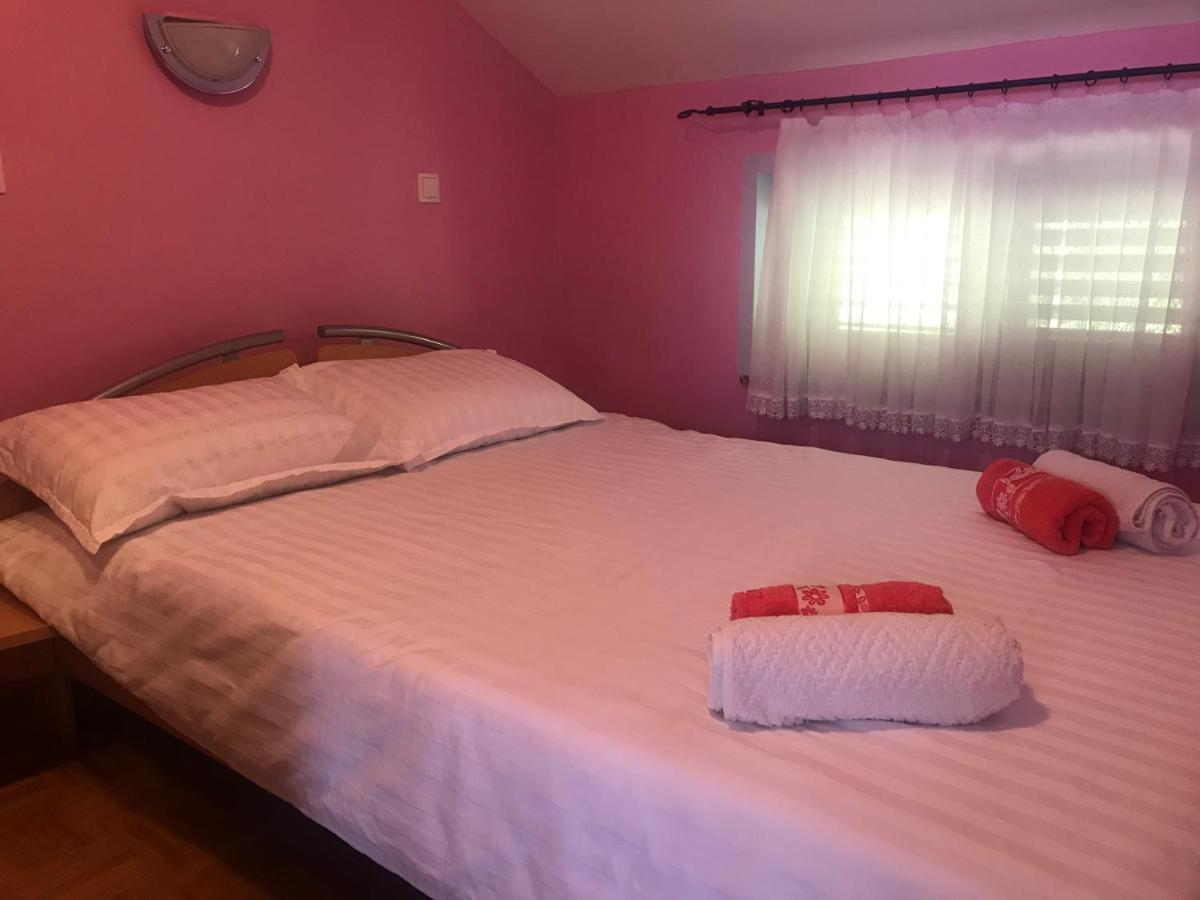 Kuca Za Odmor Magdalena&V Apartment คาปรินา ภายนอก รูปภาพ