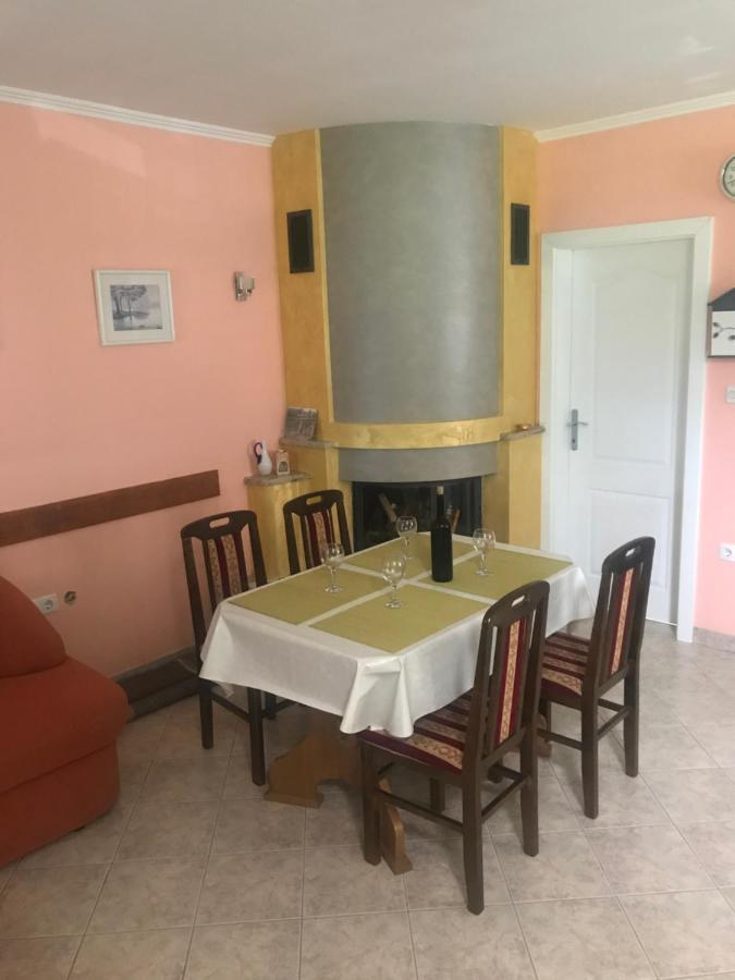 Kuca Za Odmor Magdalena&V Apartment คาปรินา ภายนอก รูปภาพ
