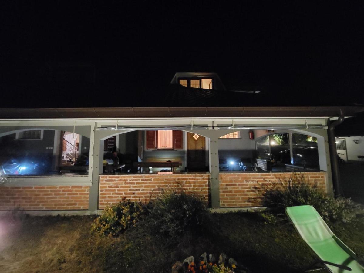 Kuca Za Odmor Magdalena&V Apartment คาปรินา ภายนอก รูปภาพ