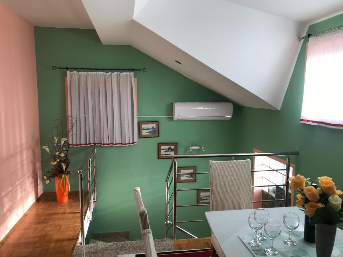 Kuca Za Odmor Magdalena&V Apartment คาปรินา ภายนอก รูปภาพ