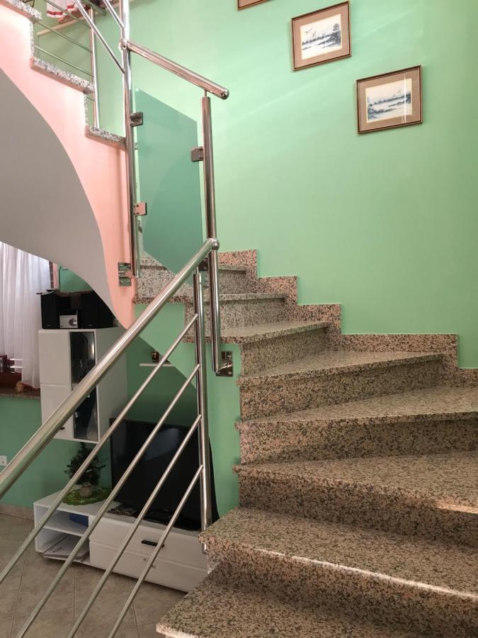 Kuca Za Odmor Magdalena&V Apartment คาปรินา ภายนอก รูปภาพ