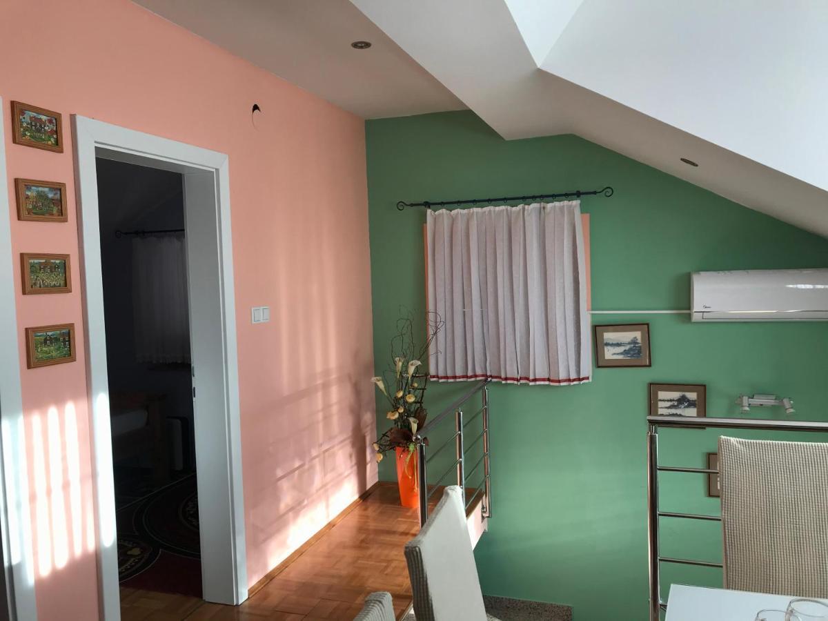 Kuca Za Odmor Magdalena&V Apartment คาปรินา ภายนอก รูปภาพ